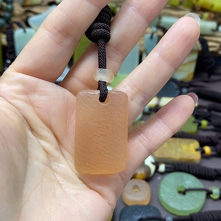 未镶嵌蛇纹石玉颈饰