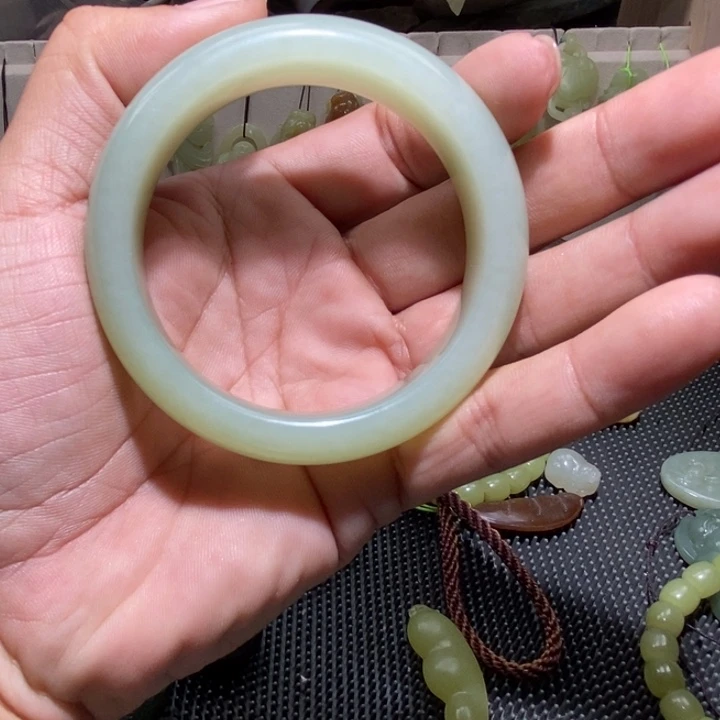 和田玉（青白玉）手镯未镶嵌