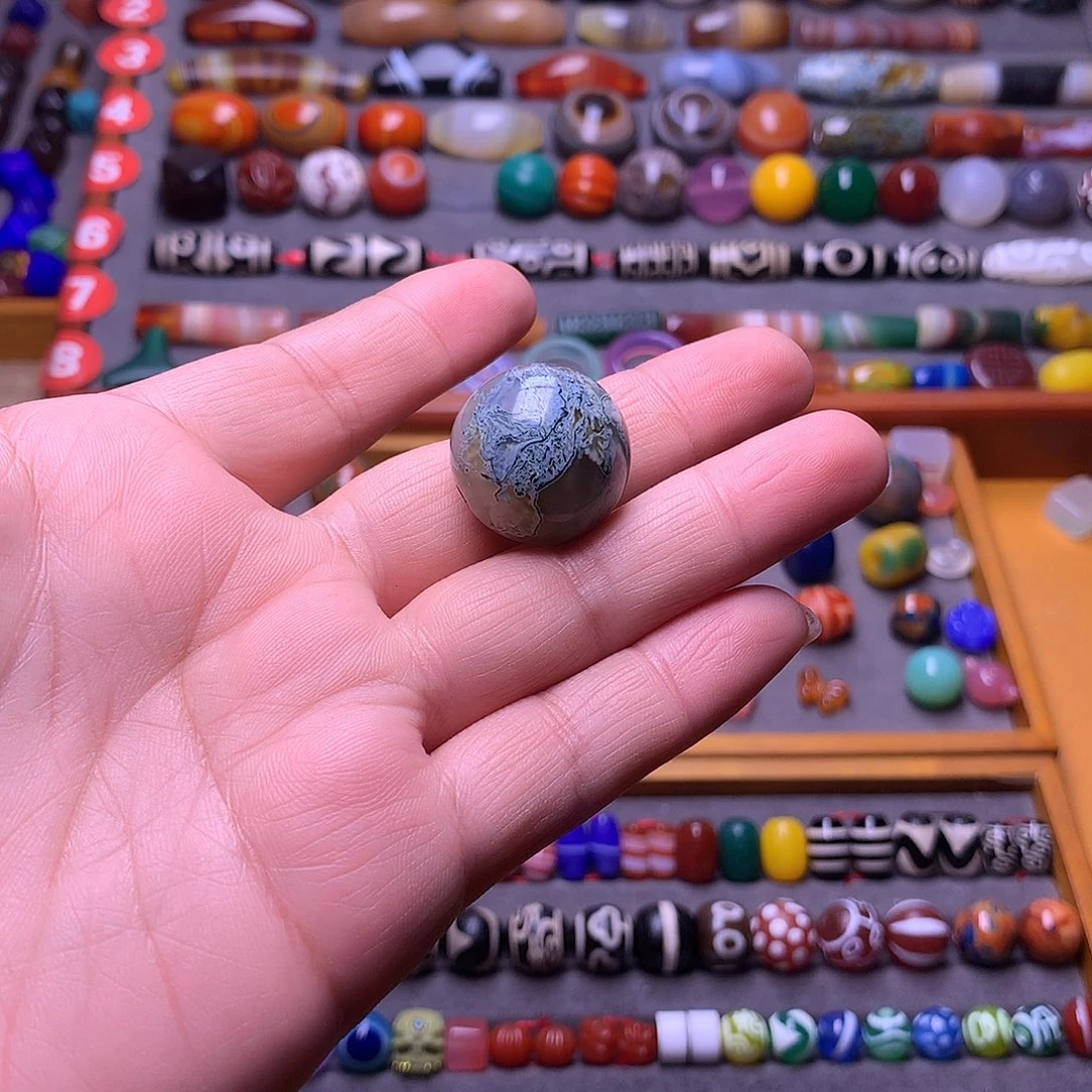 高***娃玛瑙/玉髓未镶嵌颈饰