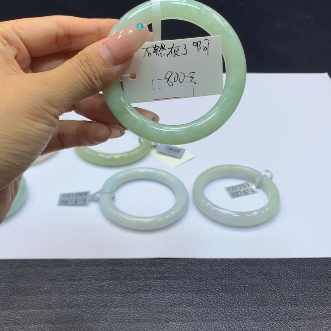 翡翠手镯未镶嵌不***啊11