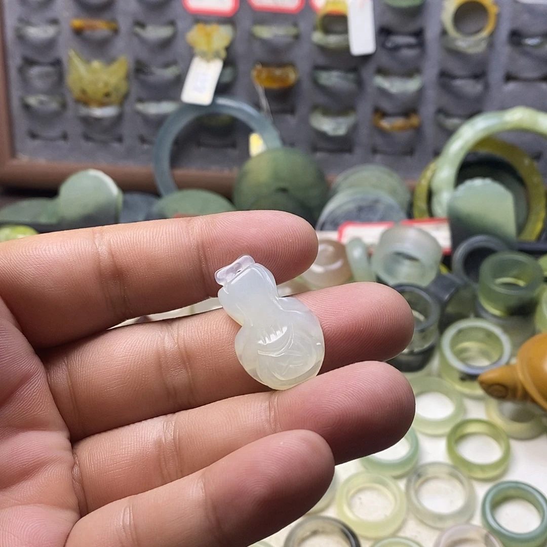 未镶嵌蛇纹石玉颈饰