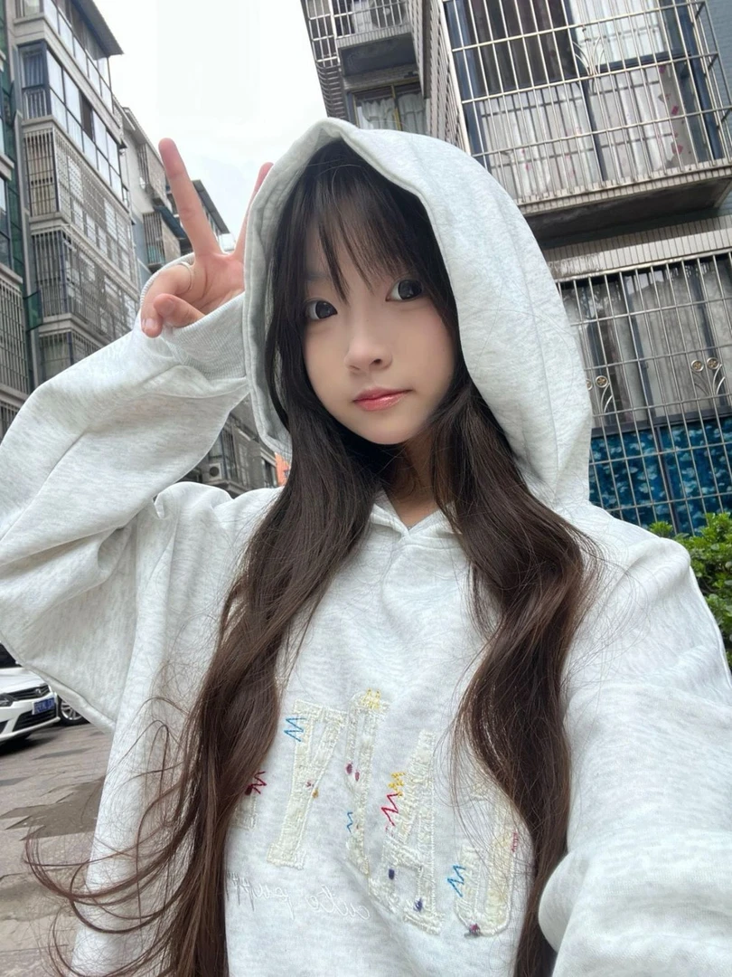 冬季打底衫女内搭华棉时髦外穿韩版学生大码宽松纯色连帽加绒卫衣