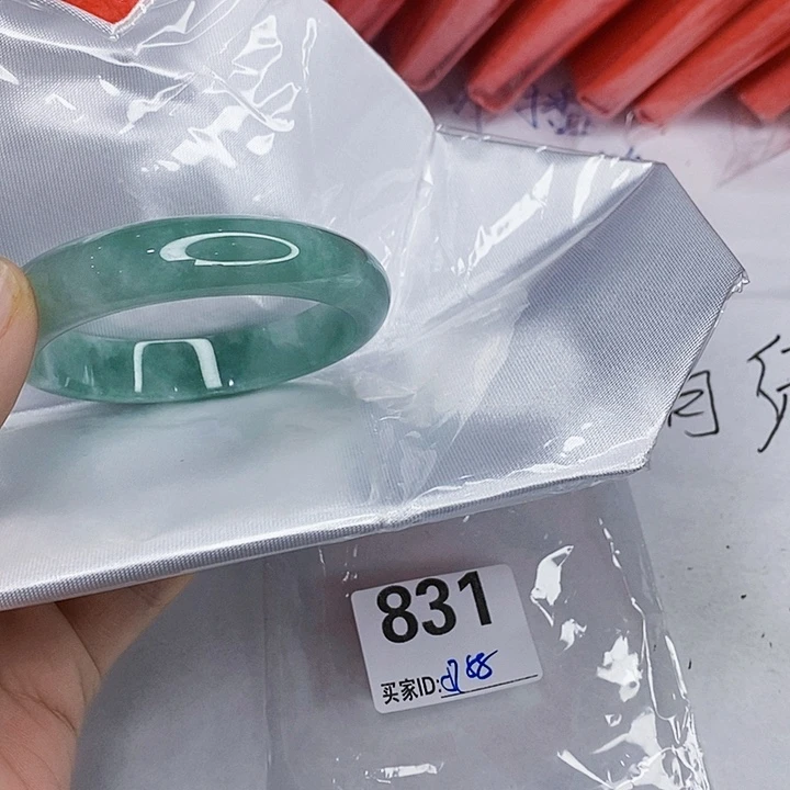 翡翠未镶嵌手镯一图一物实物为准（微瑕处理）