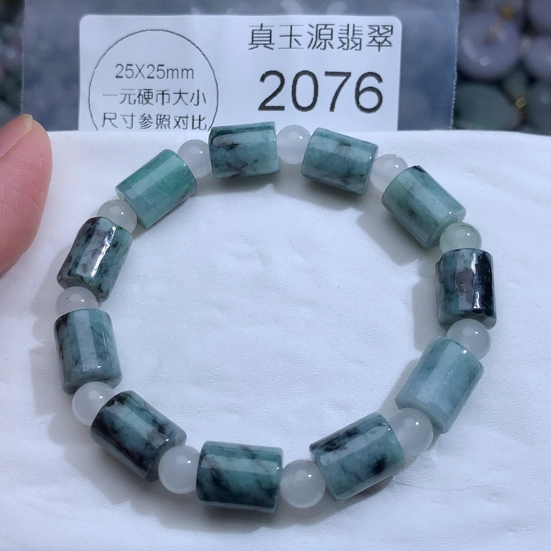 翡翠未镶嵌颈饰2076。