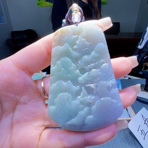 颈饰未镶嵌翡翠一个