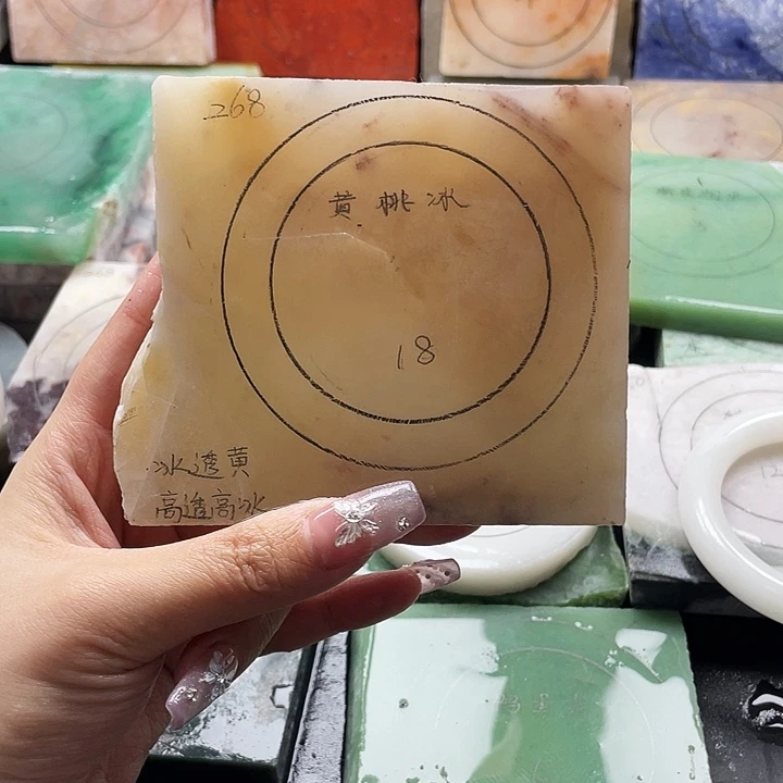 石英质玉未镶嵌手镯定制