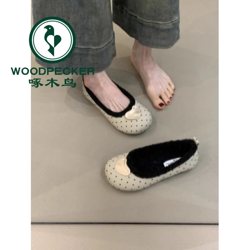 啄木鸟平底芭蕾单鞋女鞋2025冬季韩系甜美金属扣浅口保暖豆豆鞋