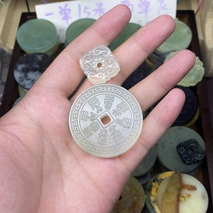 ****茶未镶嵌蛇纹石玉项链吊坠