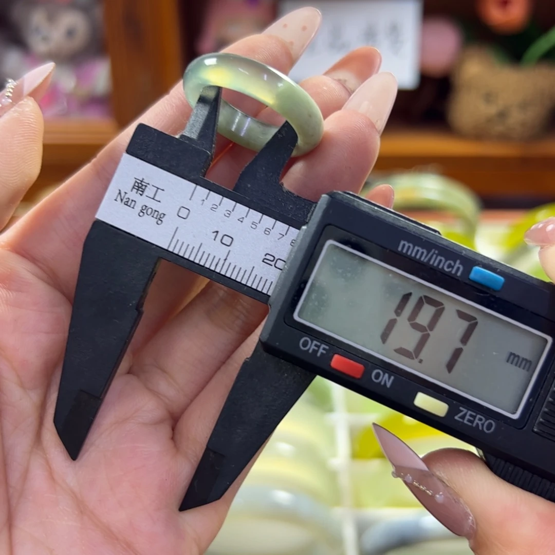 蛇纹石玉未镶嵌手镯93