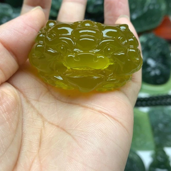 定***啊蛇纹石玉未镶嵌颈饰