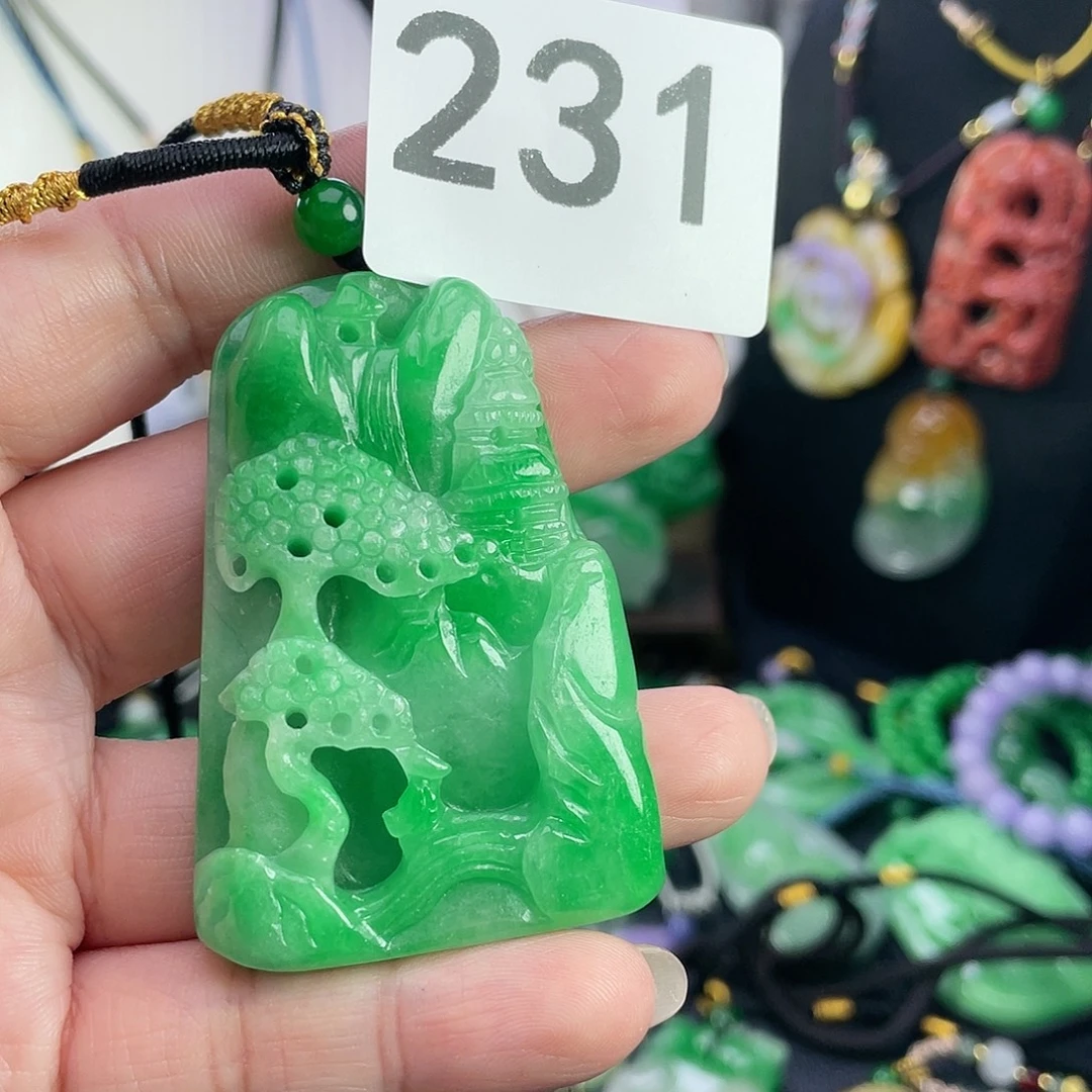 翡翠未镶嵌吊坠(赠链)