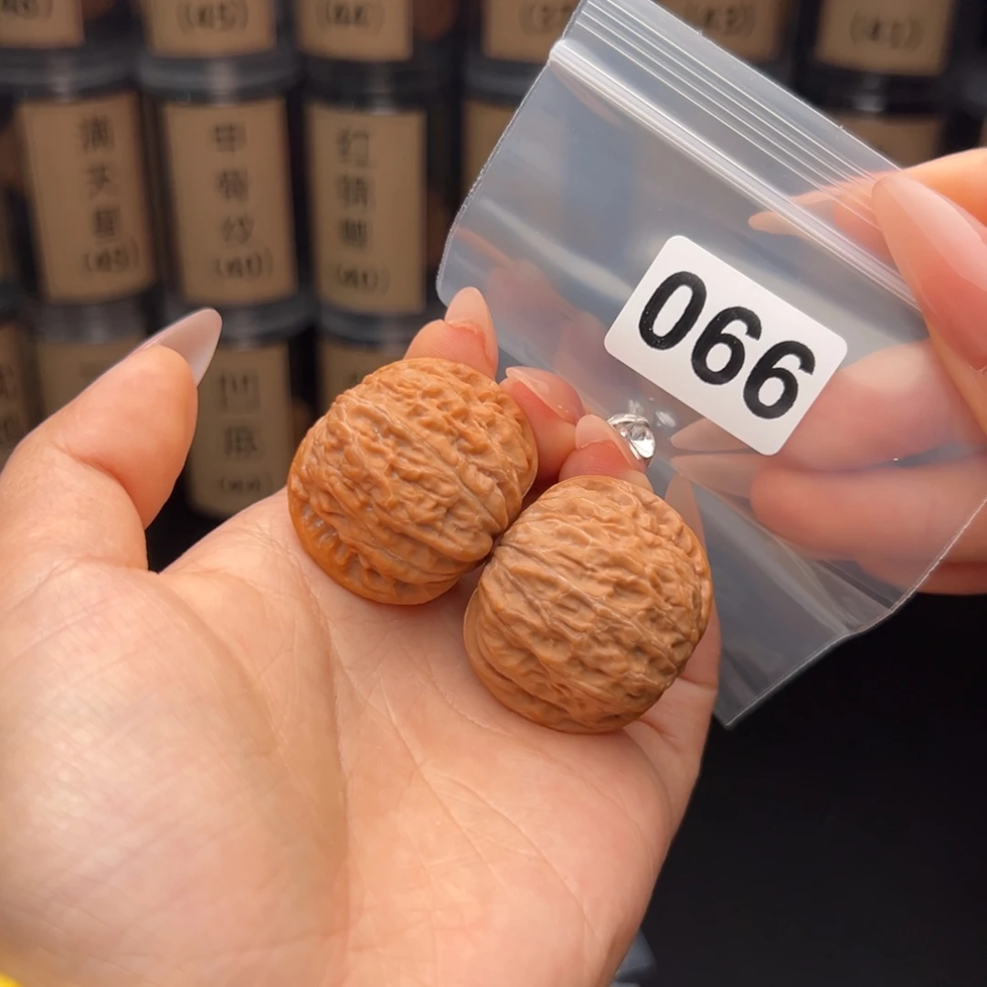 文玩核桃吊坠铁锤36