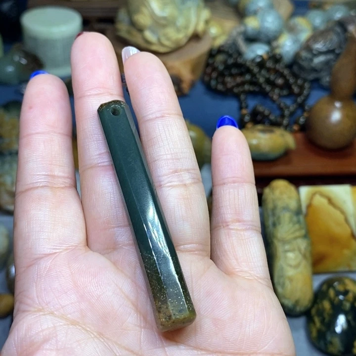 岫岩河磨玉（透闪石质玉）吊坠未镶嵌