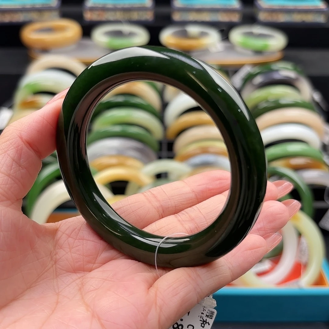 和田玉未镶嵌手镯肉底菠菜绿厚圆条56.1