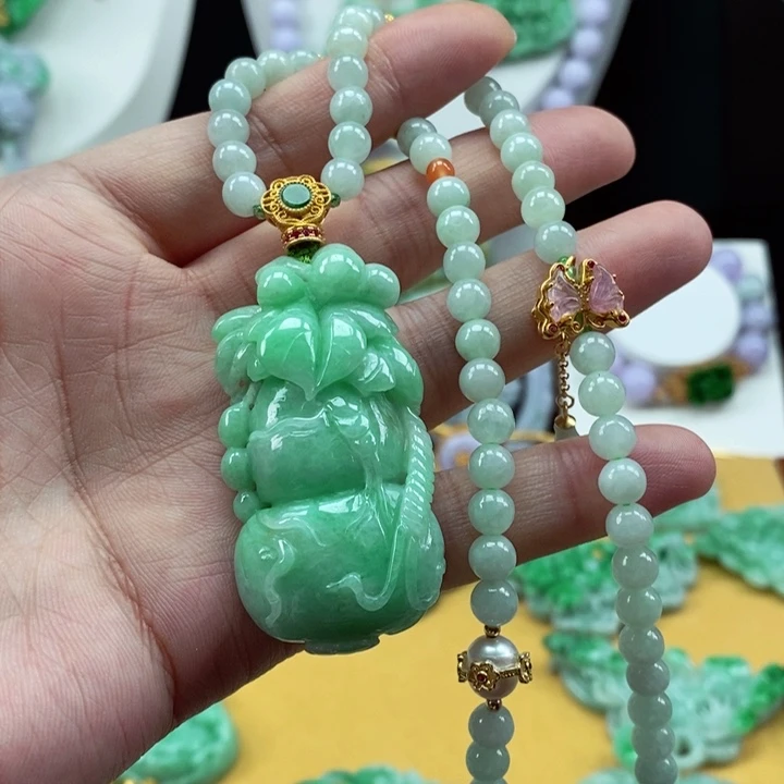 翡翠颈饰未镶嵌翡翠吊坠