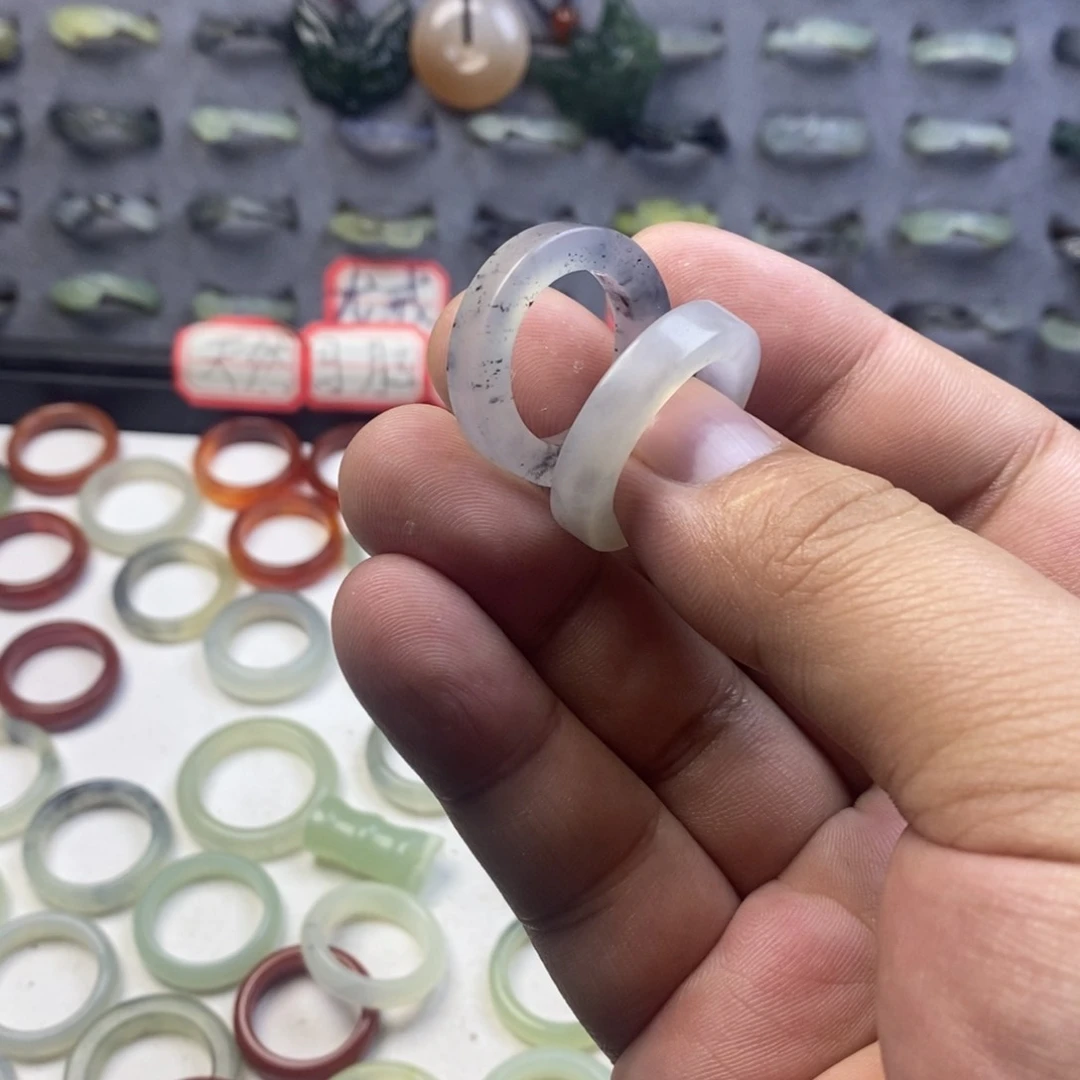 蛇纹石玉戒指未镶嵌周***?45