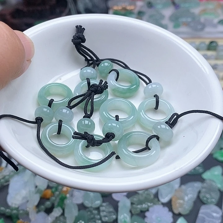 吊坠(不含链)未镶嵌翡翠一个60