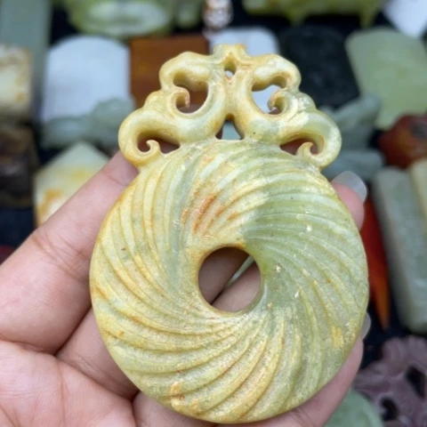蛇纹石玉未镶嵌颈饰108