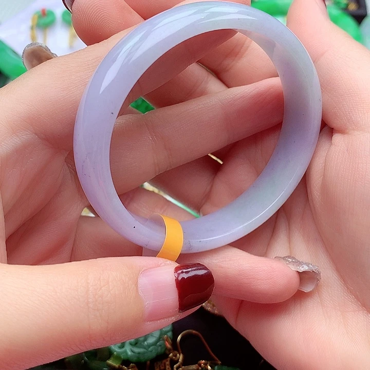 翡翠手镯未镶嵌翡翠