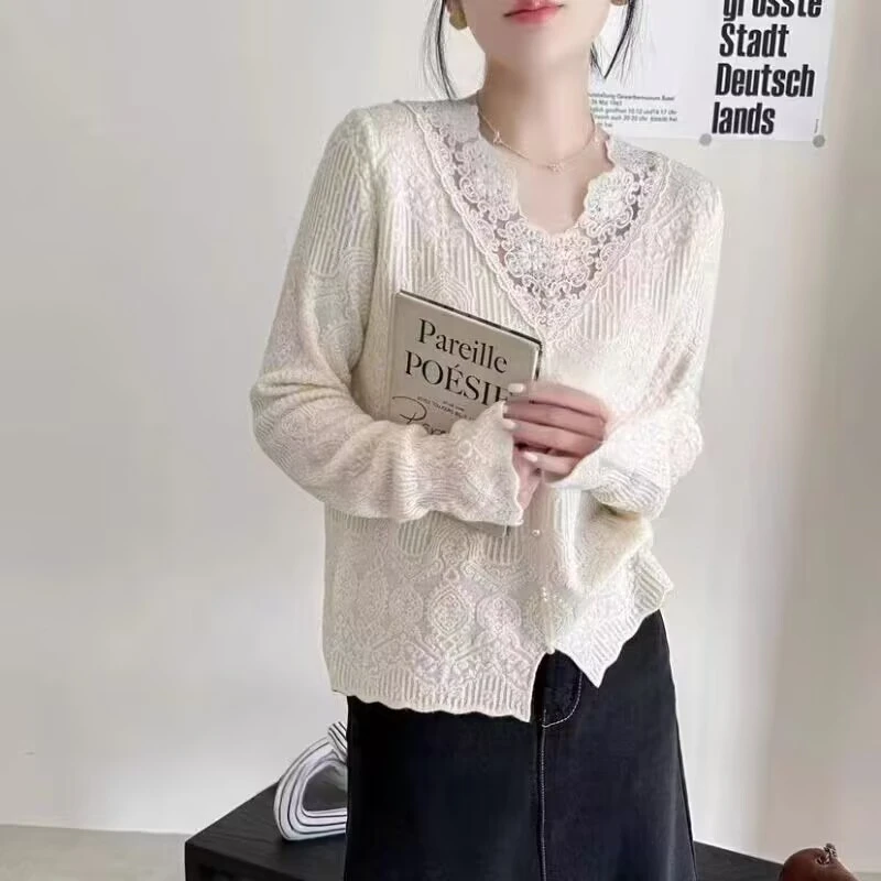 V领蕾丝花边宽松长袖针织上衣时尚百搭镂空套头内搭打底毛衣薄款