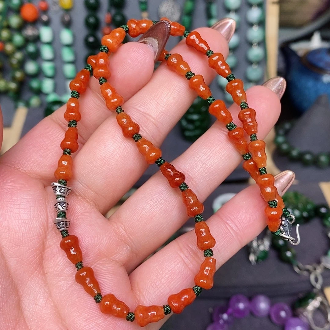 翡翠颈饰未镶嵌最*檬漂亮美眉