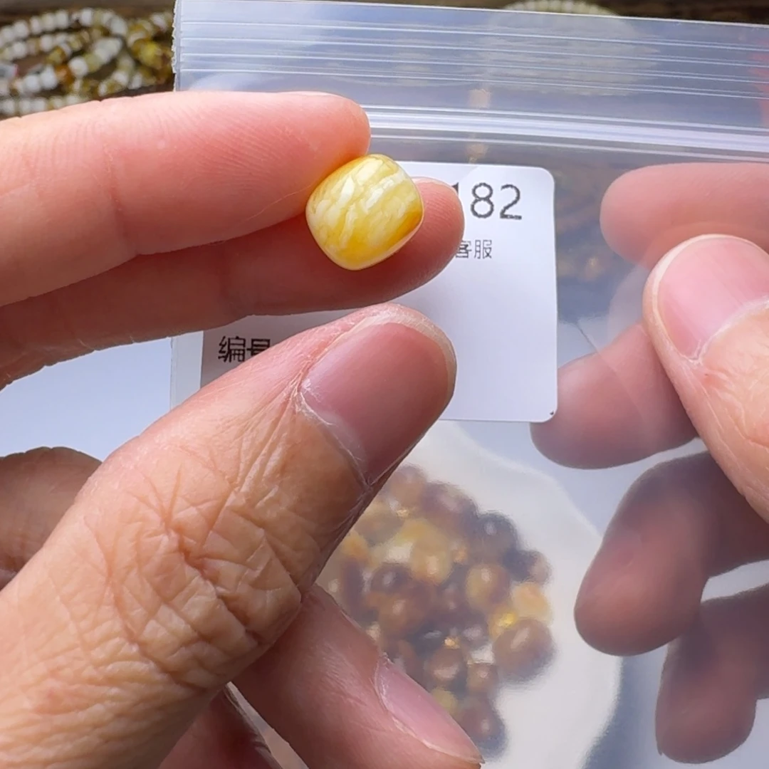 琥珀未镶嵌裸石琥珀