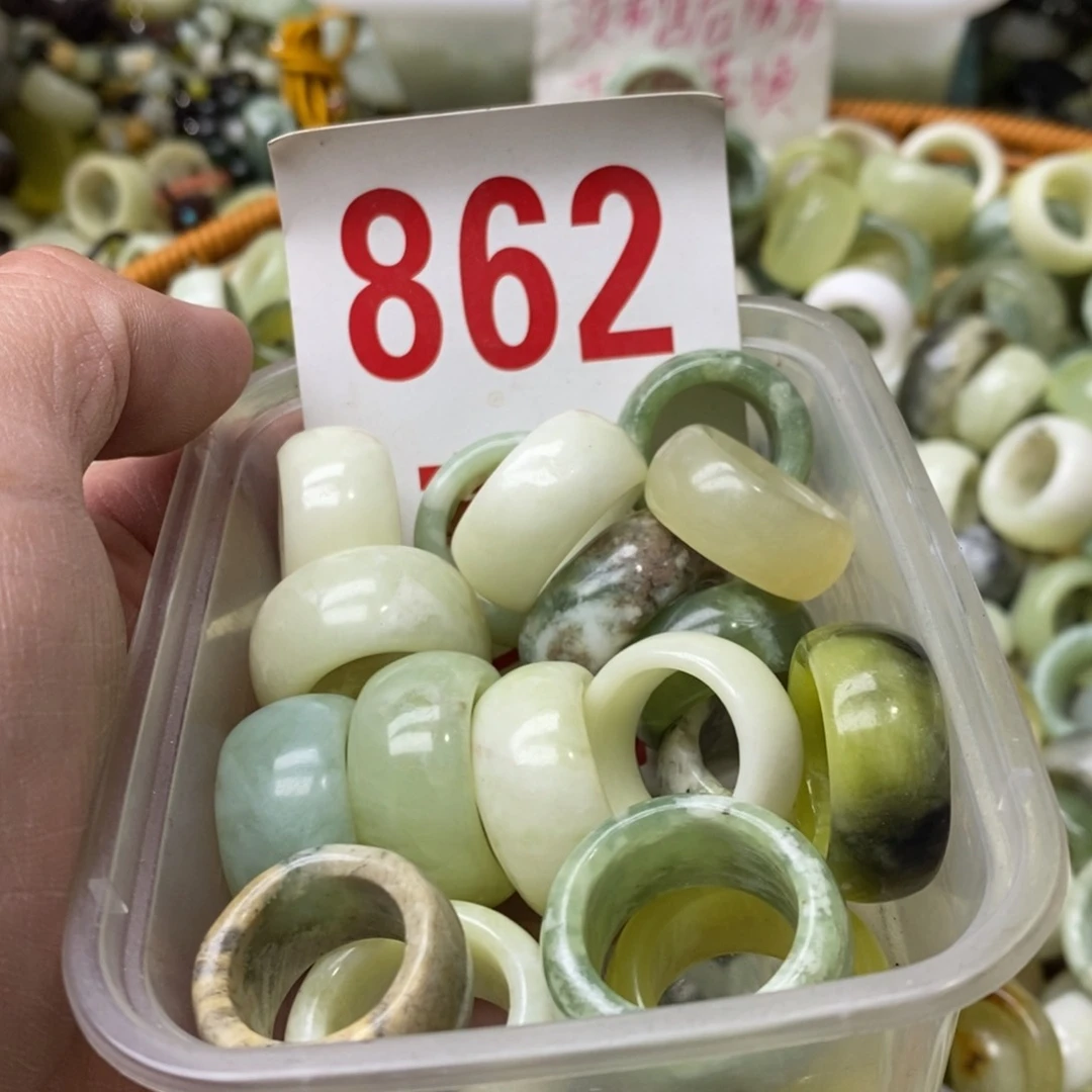 蛇纹石玉挂坠未镶嵌