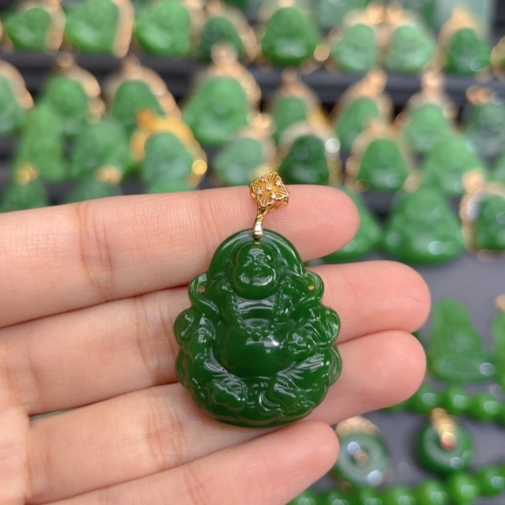 颈饰18K金镶嵌和田玉（碧玉）