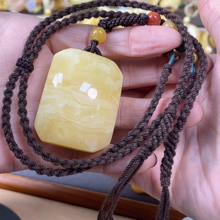 琥珀颈饰未镶嵌无事牌