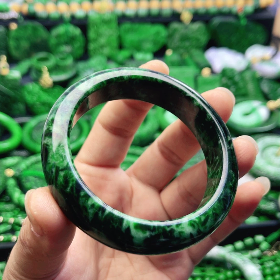 翡翠未镶嵌颈饰手镯