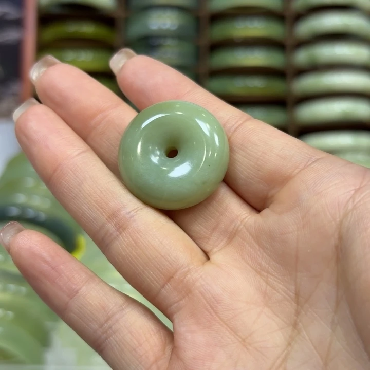 未镶嵌岫玉手镯天然