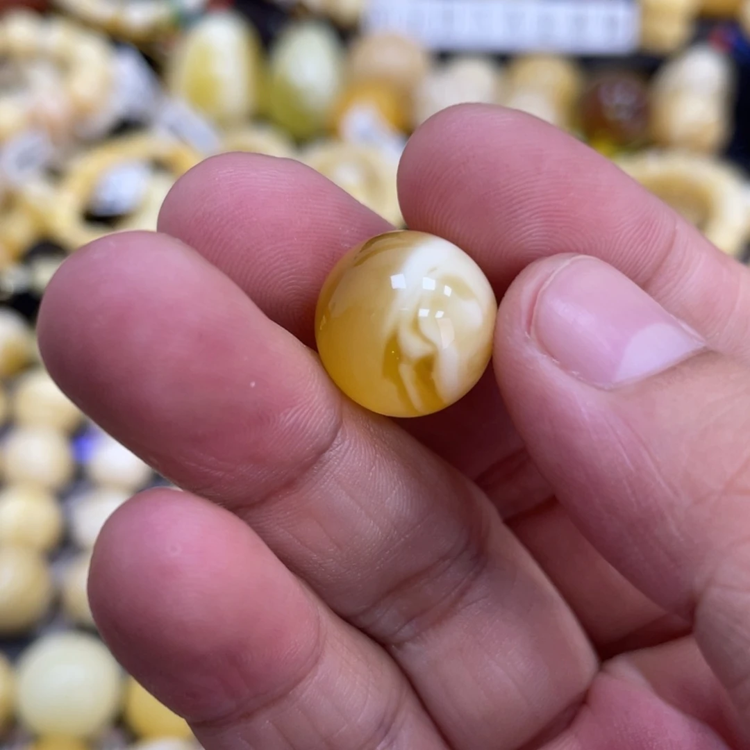 未镶嵌琥珀裸石14.7mm瑕 金瓷白溶洞