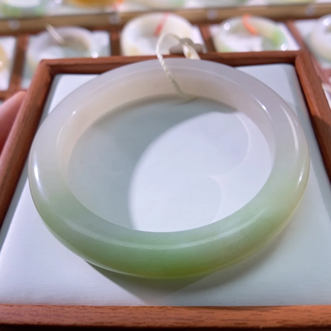 【闪购商品】未镶嵌手镯和田玉（翠青玉）