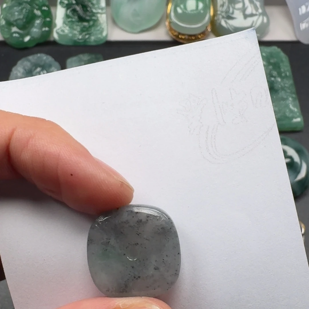 翡翠未镶嵌颈饰    878787