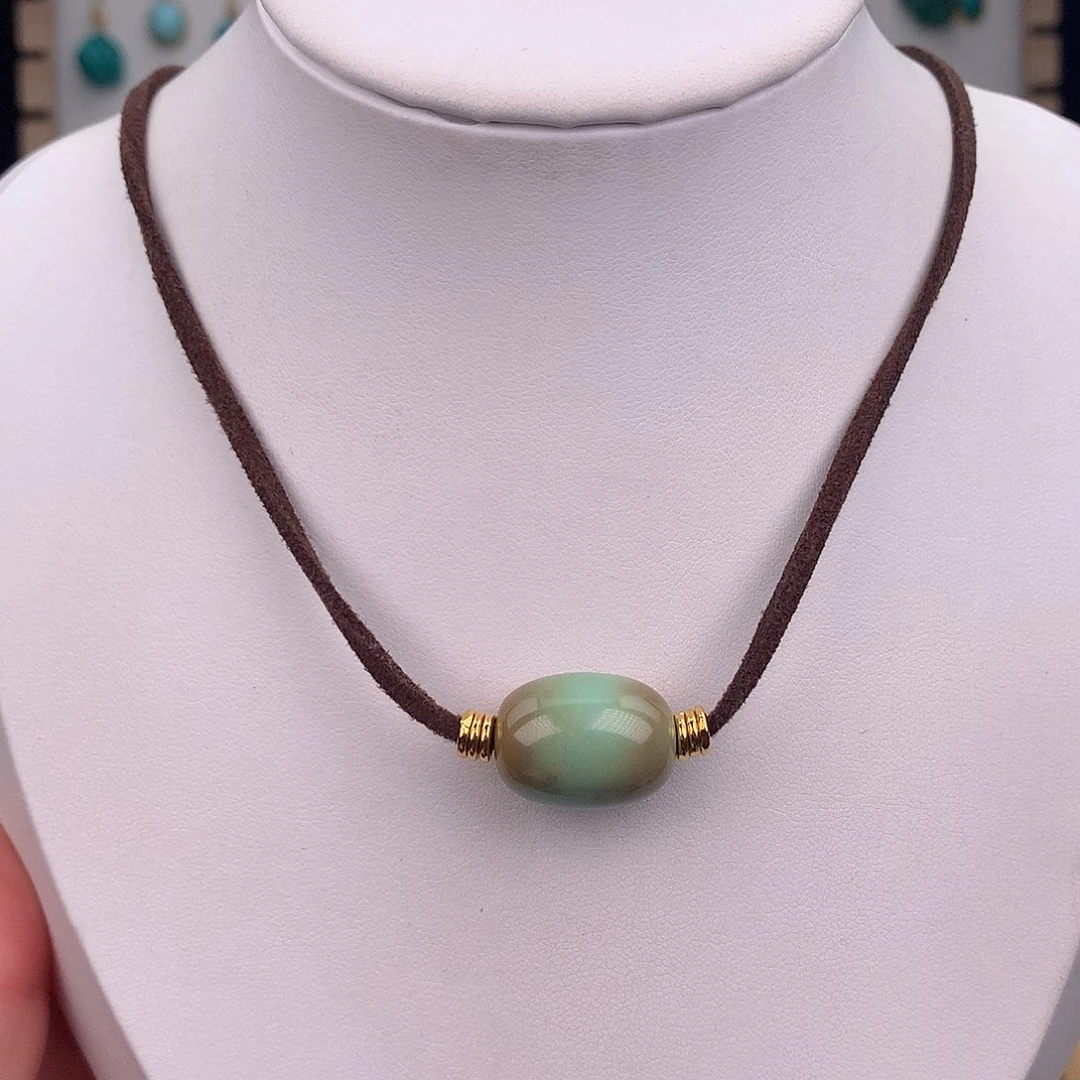 绿松石未镶嵌颈饰