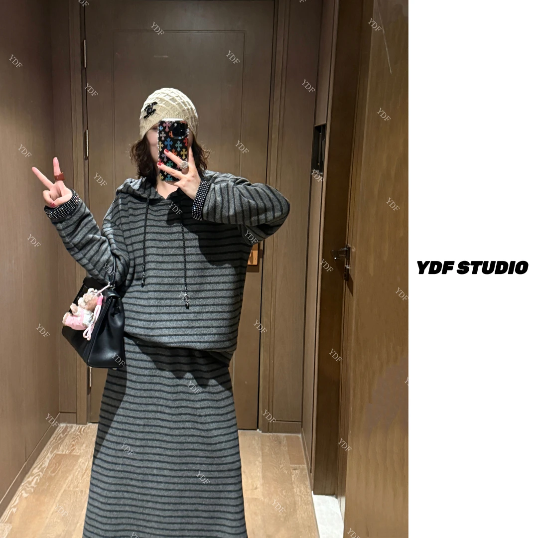 YDFSTUDIO小众【条纹典范】欧货重工条纹连帽设计上衣+半身裙套装