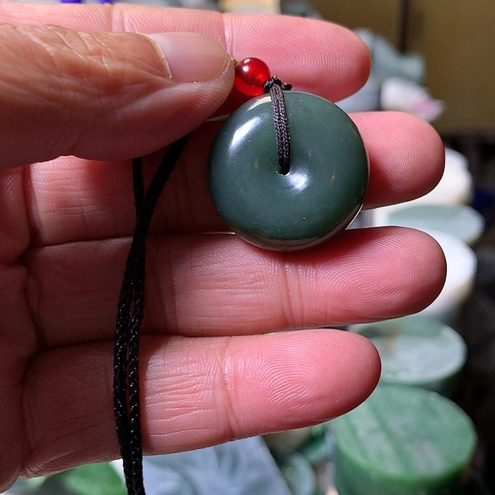 颈饰未镶嵌和田玉（糖玉）