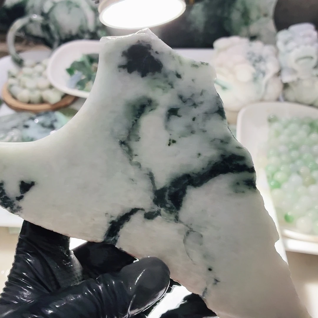 翡翠未镶嵌颈饰边角料