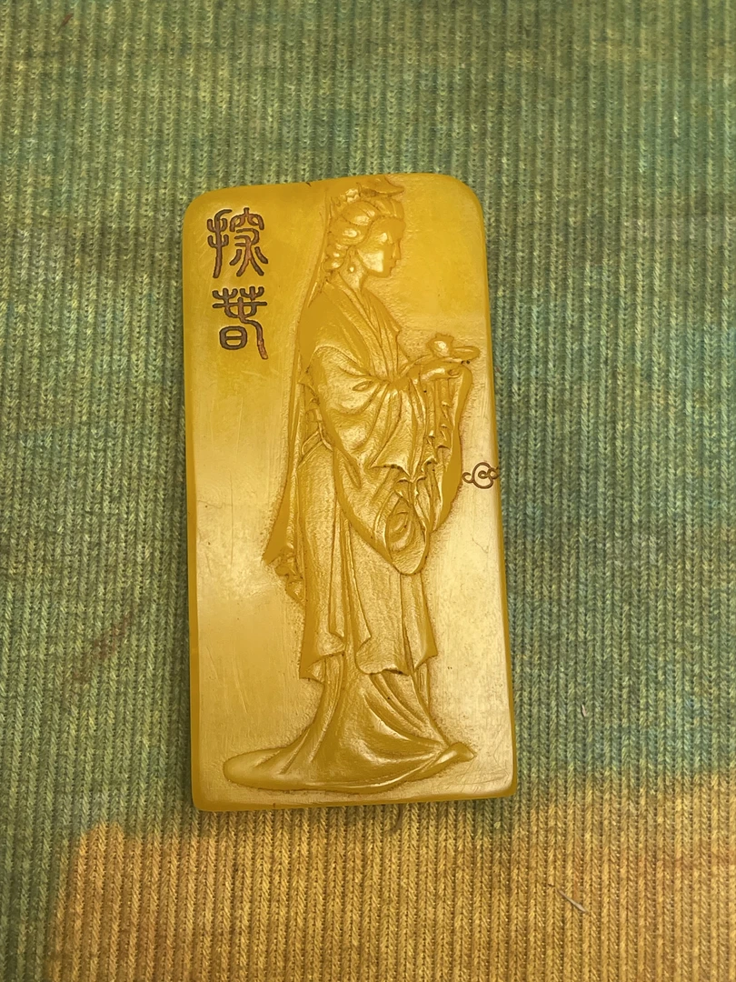 寿山石鸡油黄红楼梦手牌