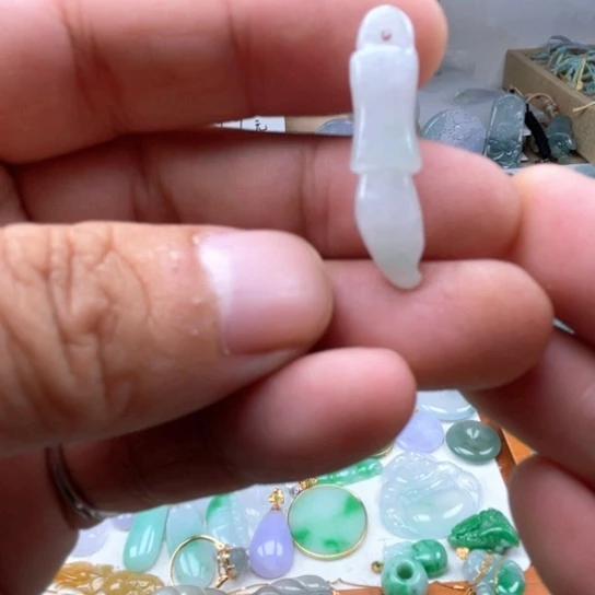 翡翠未镶嵌颈饰翡翠妙笔生花