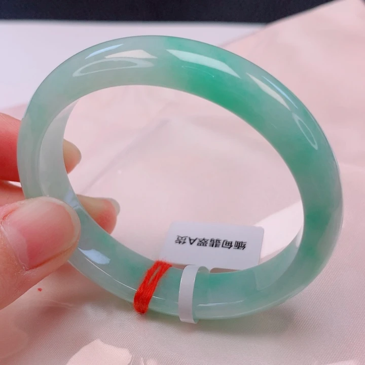 翡翠未镶嵌手镯（贵妃镯）56圈口