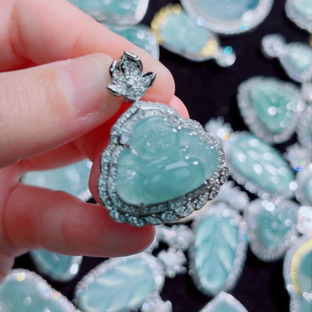 翡翠颈饰未镶嵌佛公