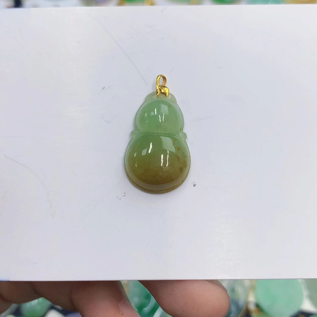 翡翠18K金镶嵌颈饰翡翠