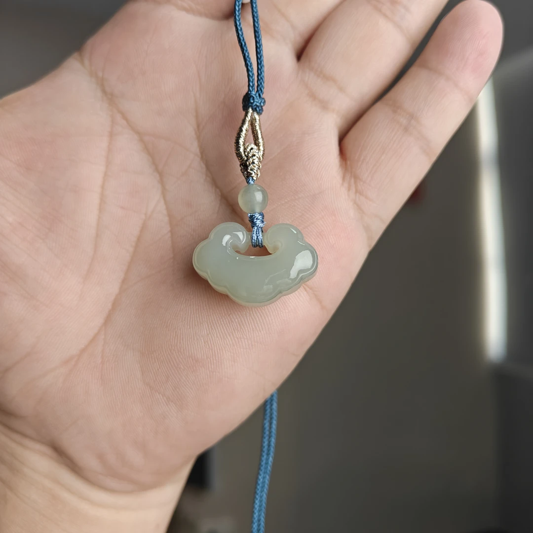 约16*24mm和田玉如意锁吊坠