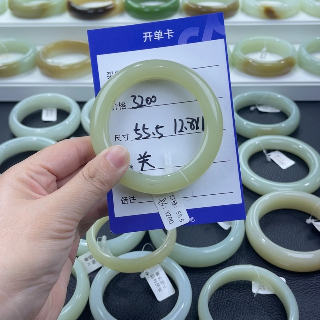 南***圆未镶嵌手镯和田玉