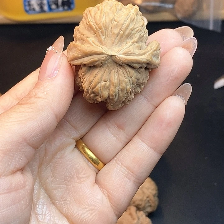 文玩核桃吊坠–**哥有黄瑕疵不退不换
