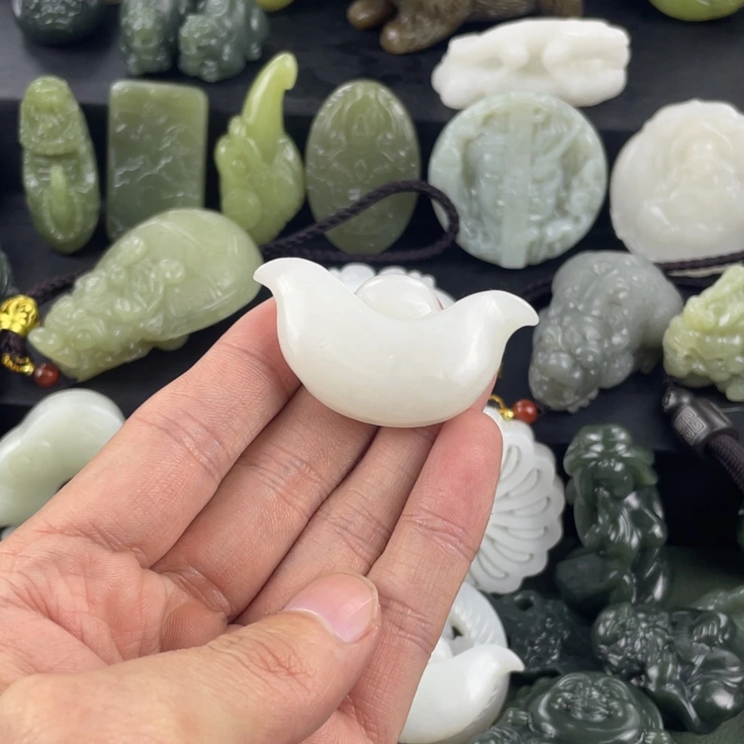和田玉未镶嵌颈饰