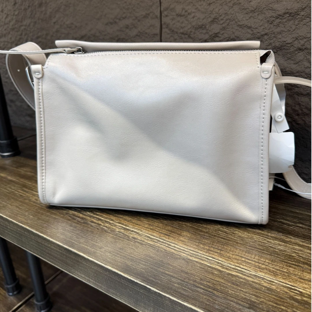 【摩姐姐欧韩】62665新款真皮斜挎枕头包