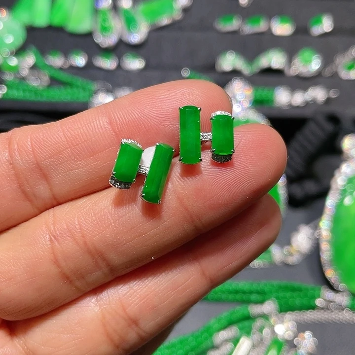 翡翠耳饰18K金镶嵌绿长条