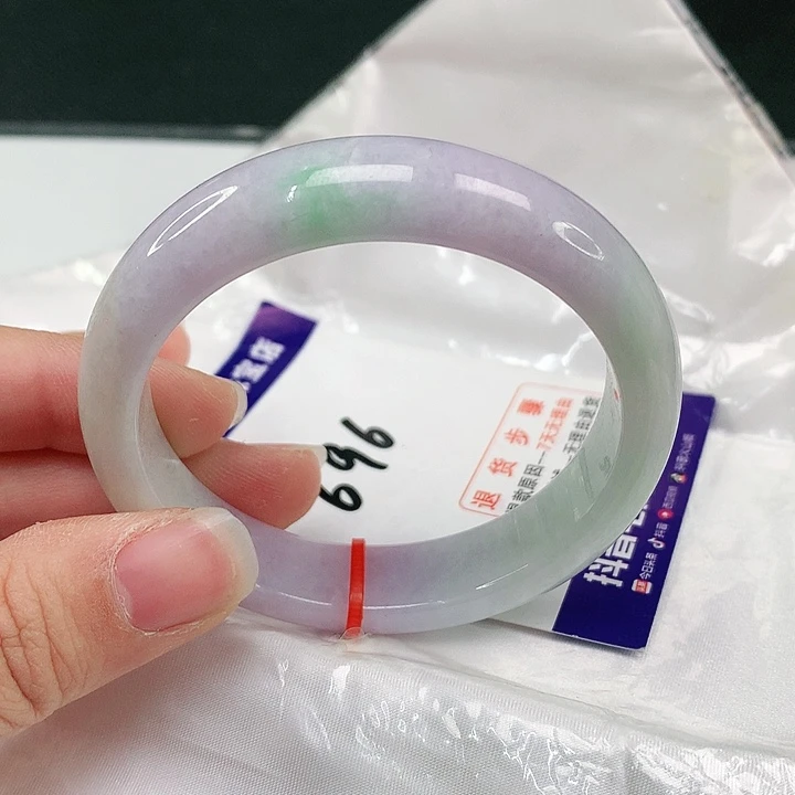 翡翠手镯未镶嵌翡翠